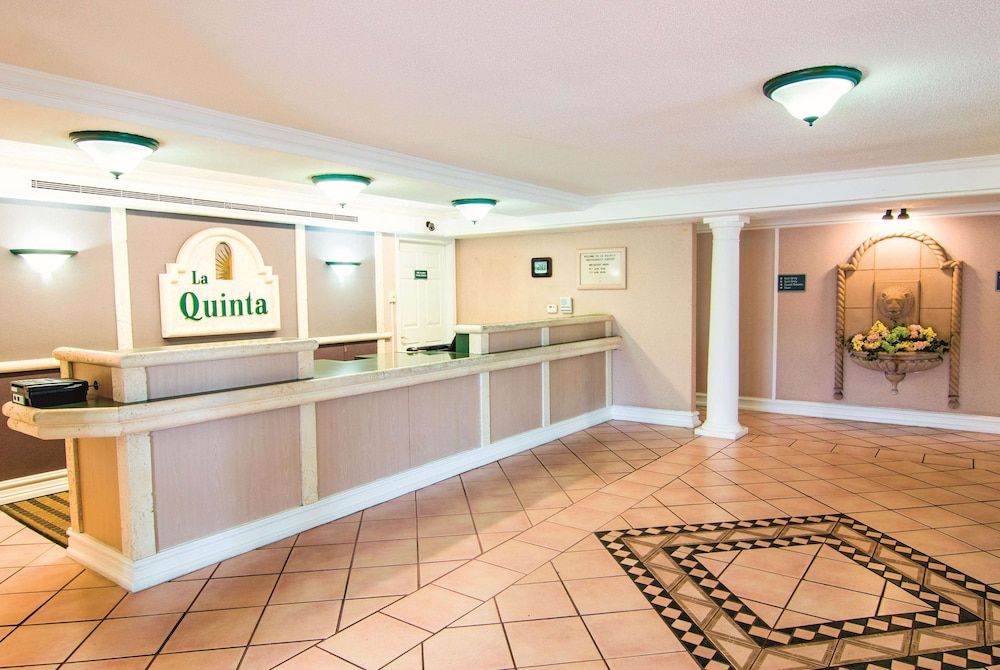 La Quinta Inn by Wyndham Indianapolis Airport Lynhurst 3 estrelas em Indianápolis