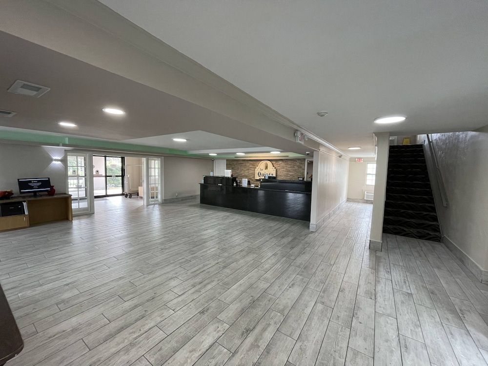 La Quinta Inn by Wyndham Indianapolis Airport Lynhurst 2