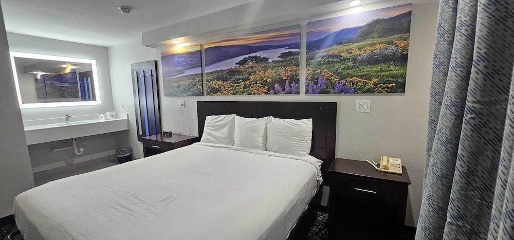 Days Inn by Wyndham Indianapolis East Post Road 3