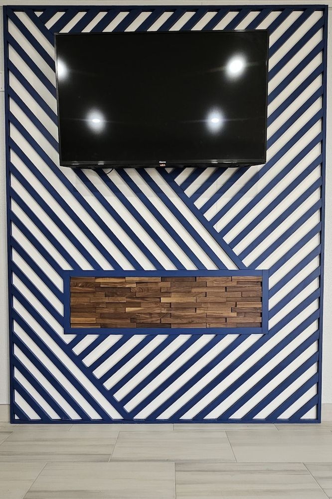 Days Inn by Wyndham Indianapolis East Post Road 2