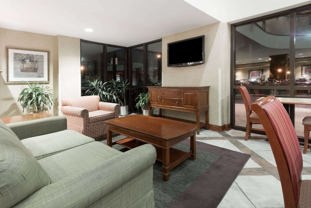 Baymont by Wyndham Indianapolis South 2