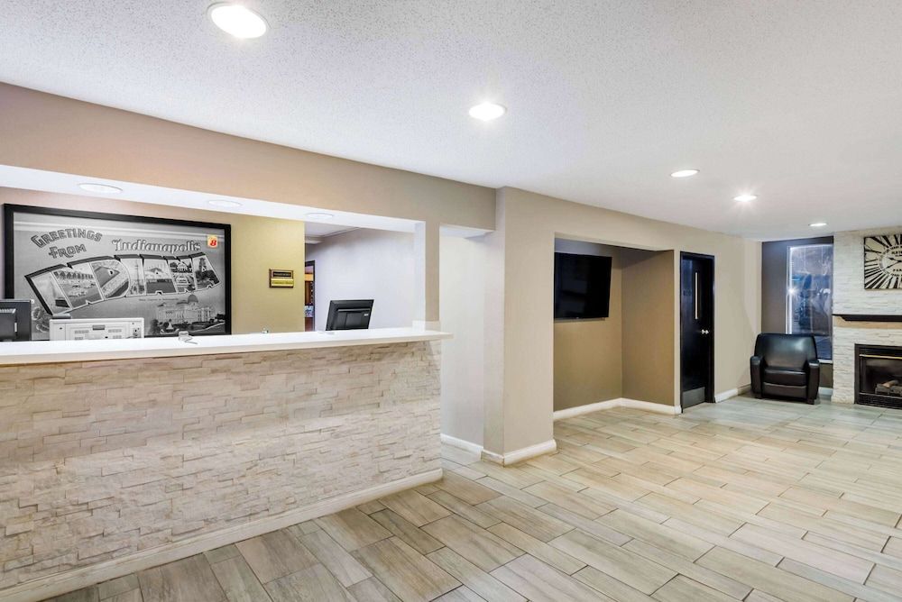 Super 8 by Wyndham Indianapolis/NE/Castleton Area 3