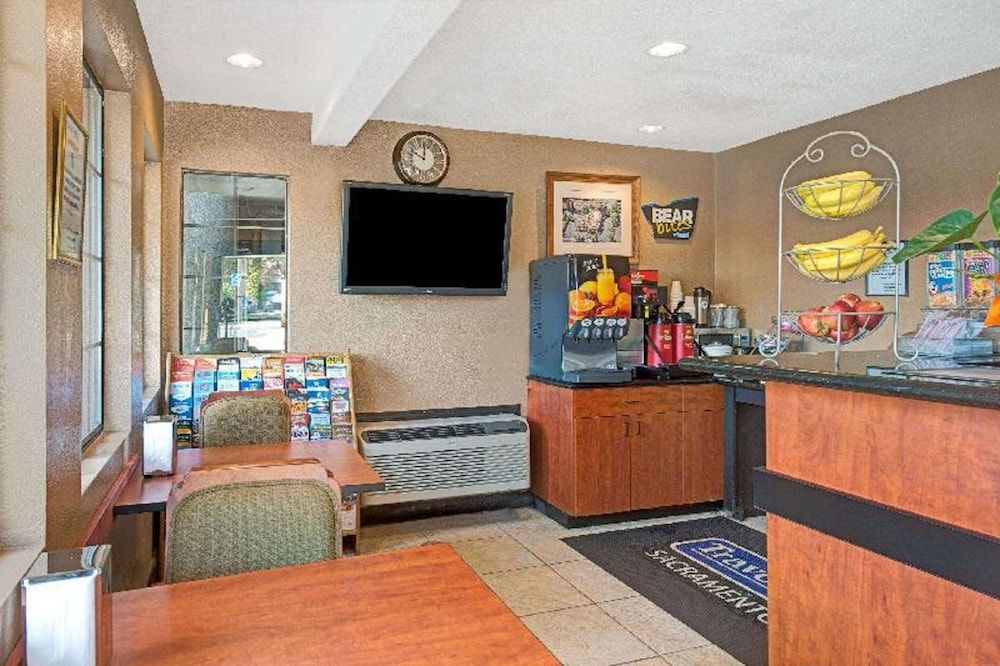 Travelodge by Wyndham Sacramento / Rancho Cordova 2