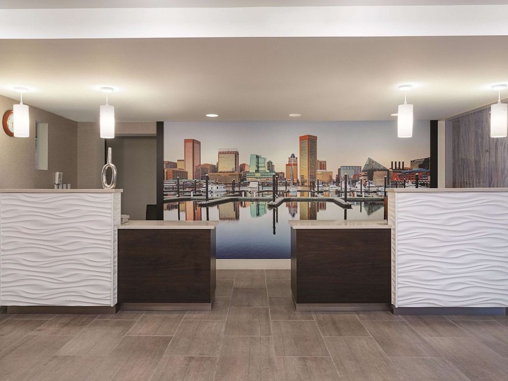 La Quinta Inn & Suites by Wyndham Baltimore N / White Marsh 2