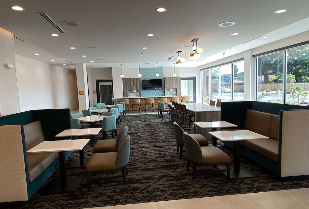 La Quinta Inn & Suites by Wyndham Centralia 2