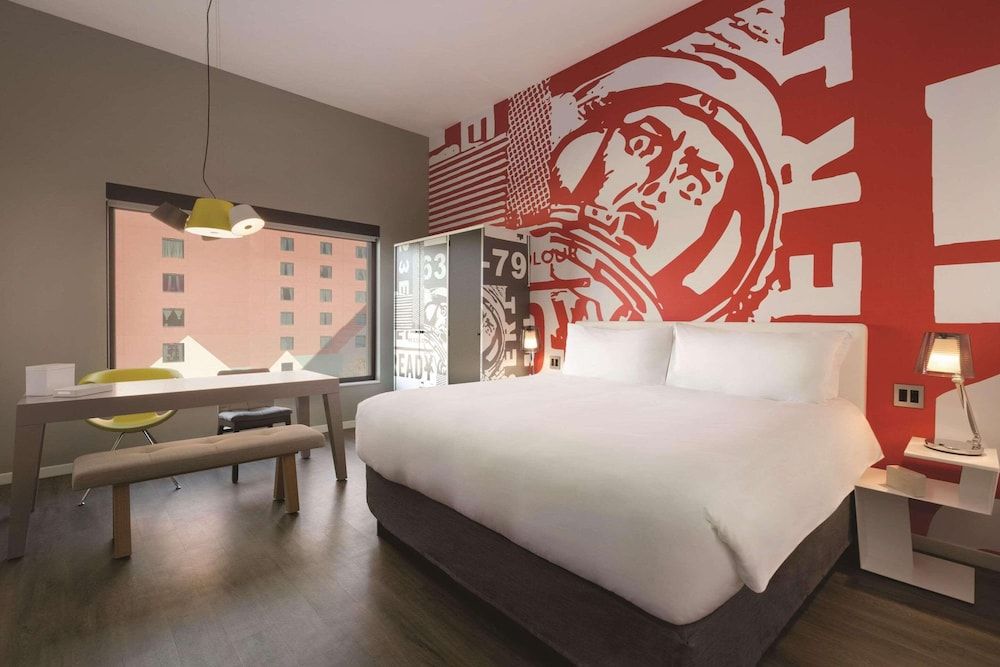 Radisson RED Minneapolis Downtown 2