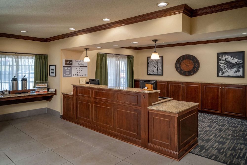 Country Inn & Suites by Radisson, Charleston South, WV 3