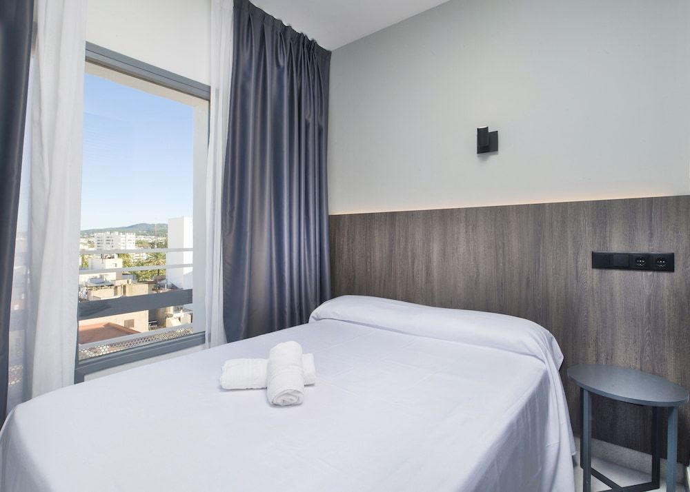 Hotel Base Adults Only 2