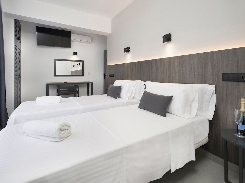 Hotel Base Adults Only 1