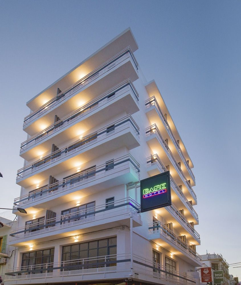 Hotel Base Adults Only 3