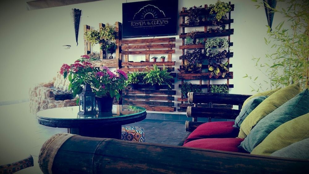 Posada de las Cuevas 2