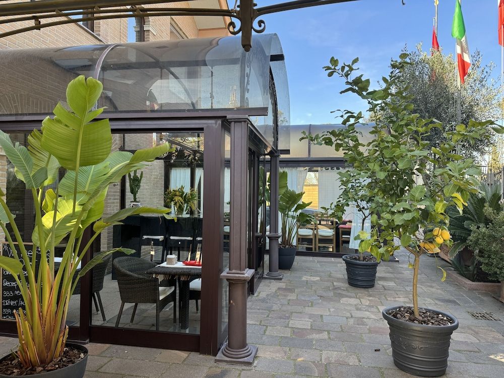 Euro House Inn Airport Hotel & Residence 3