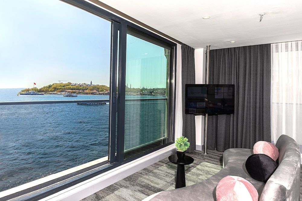 Pera Bosphorus Hotel 1