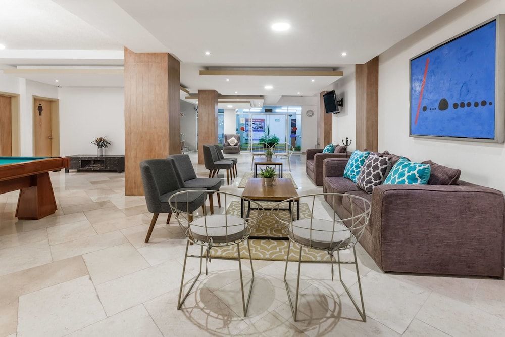 Howard Johnson Leon Avenida 3