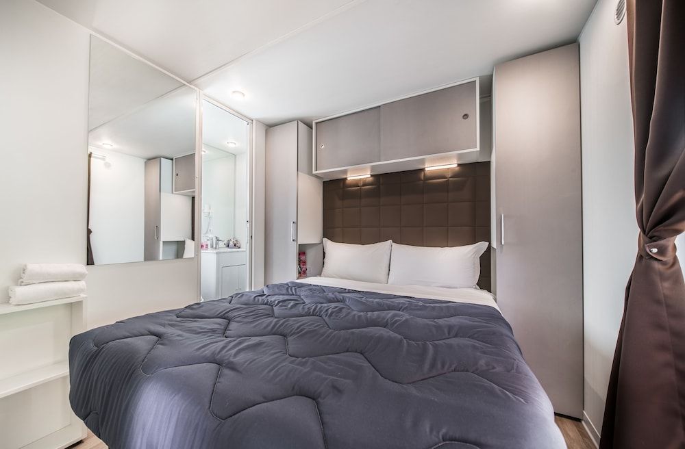 Hu Park Albatros Village 3