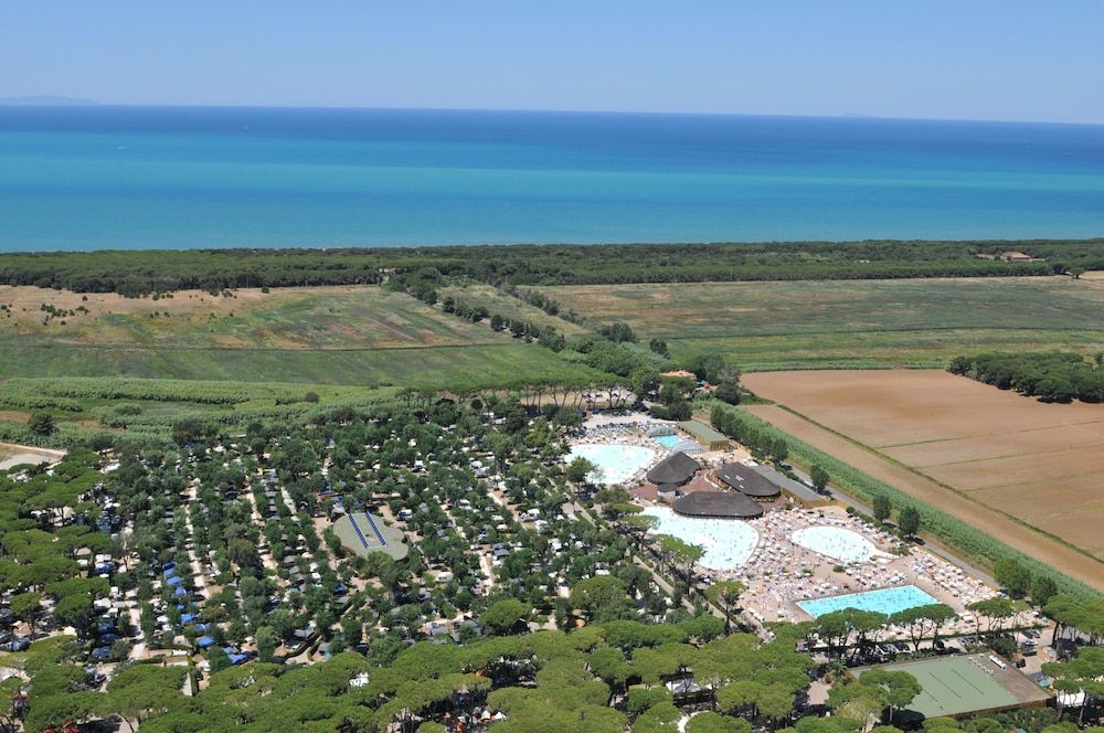 Hu Park Albatros Village 1