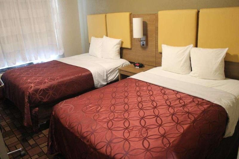Days Inn by Wyndham Brooklyn Borough Park 2