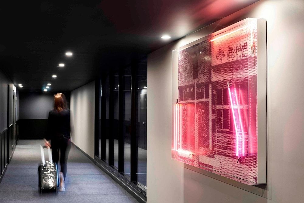 Midnight Hotel, Autograph Collection 2