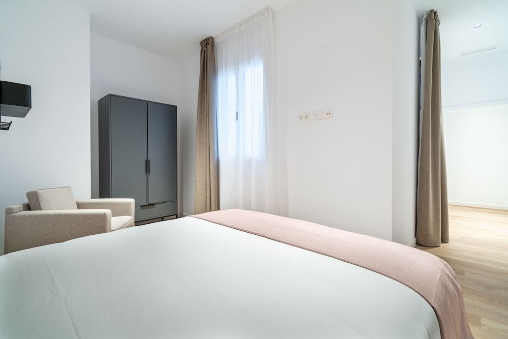 limehome Sevilla Calle Granada 3