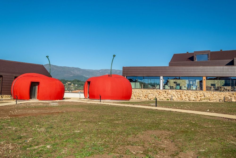 🍒 Durma dentro de uma Cereja perto da Serra da Estrela! Pequeno-Almoço incluído | Covilhã