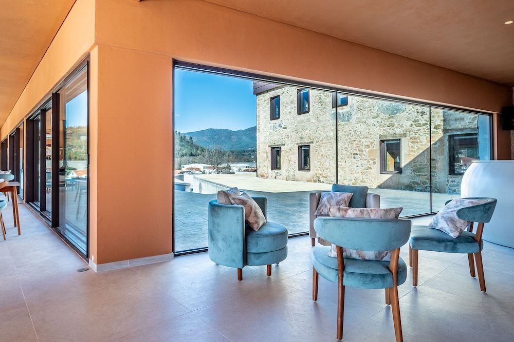 Cherry Sculpture Hotel 2