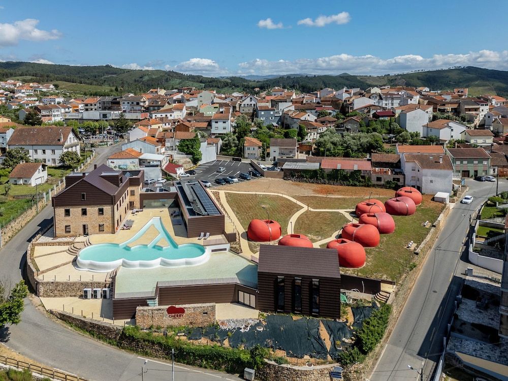 Cherry Sculpture Hotel, hotel pitagórico na Covilhã