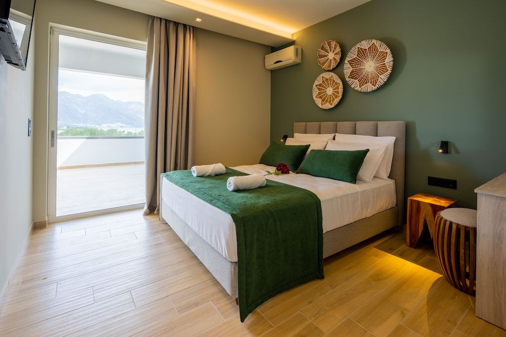 Nicolas Grand Suites - Adults Only 3