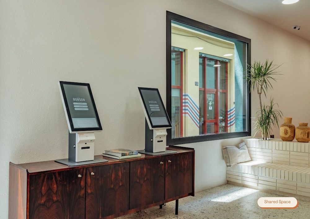 Hotel Robson 2