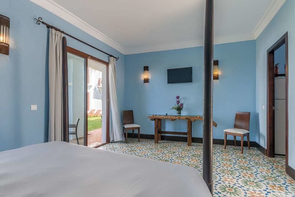 Apartamentos Turísticos Bahía de Trafalgar 3