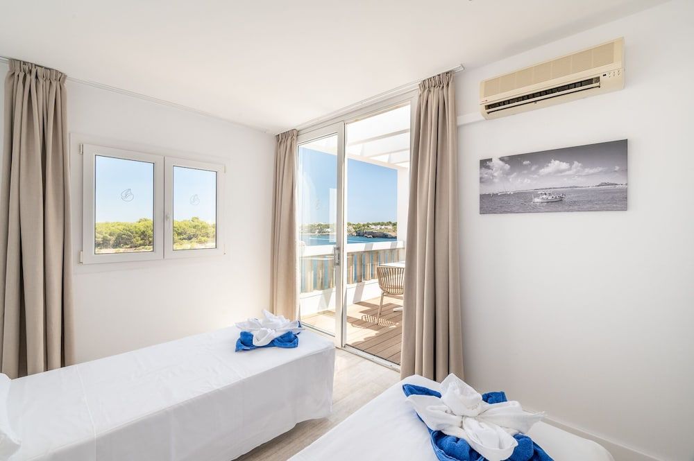 Orange Colom Seaside Apartments 3