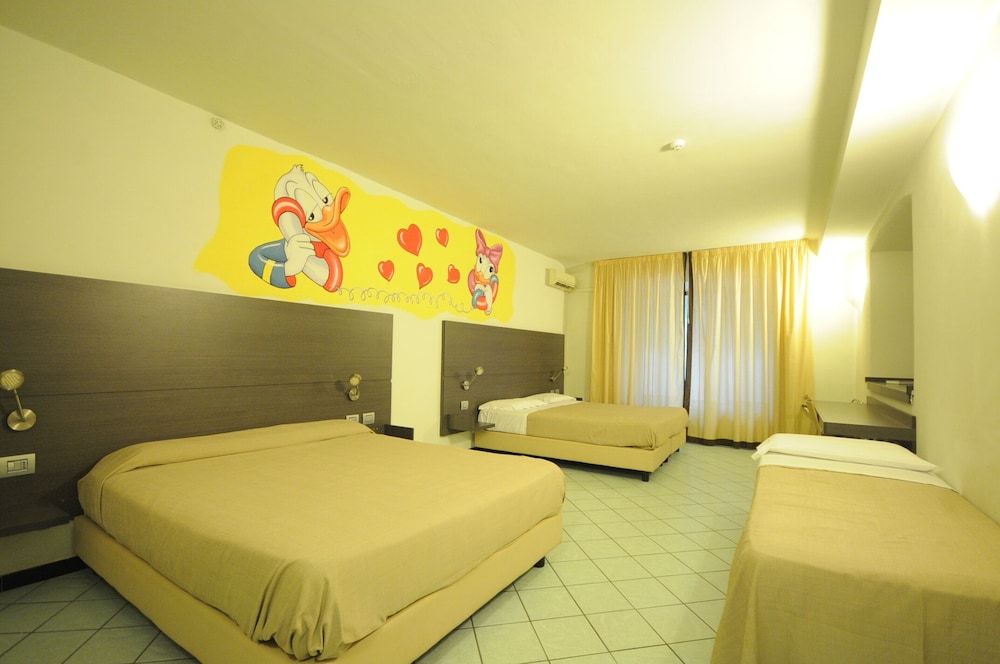 Tirreno Beachfront Apartments 4 étoiles à Massa