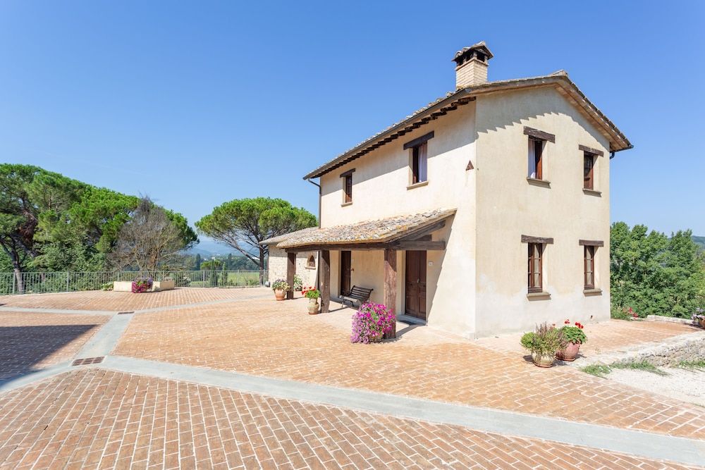 Borgo Pulciano Agriturismo 2