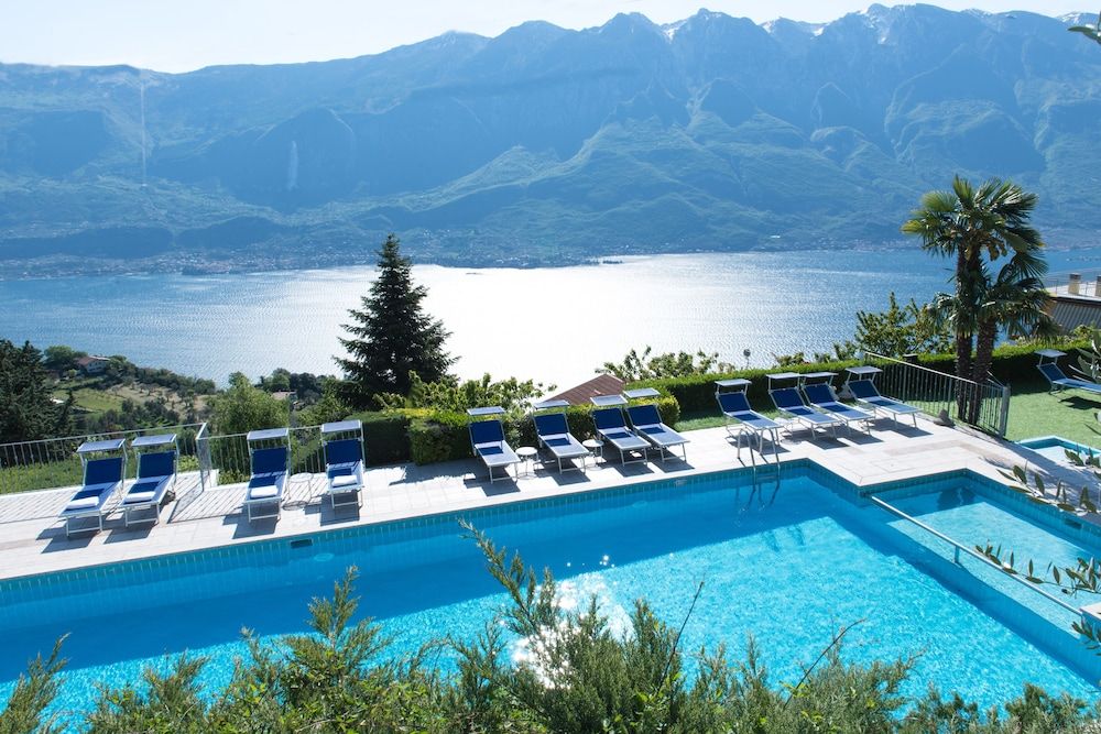 Village Hotel Lucia 1