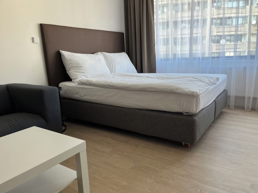 Post 120 Suites 1