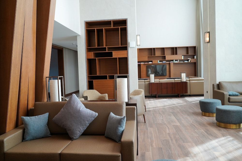 Staybridge Suites Dubai Al-Maktoum Airport, an IHG Hotel 3