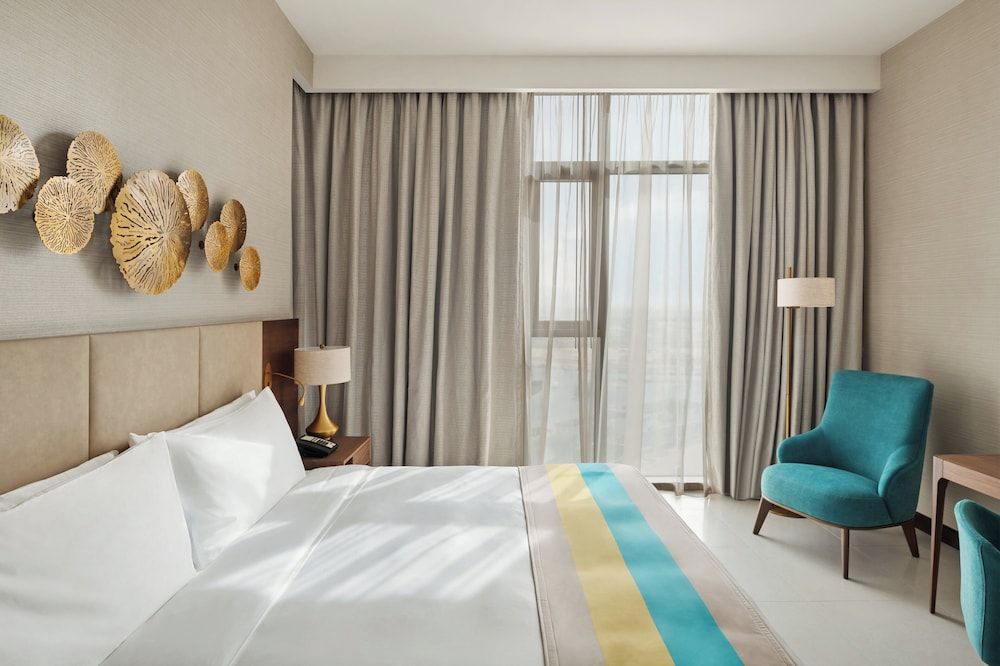 Holiday Inn Dubai Al-Maktoum Airport, an IHG Hotel 3
