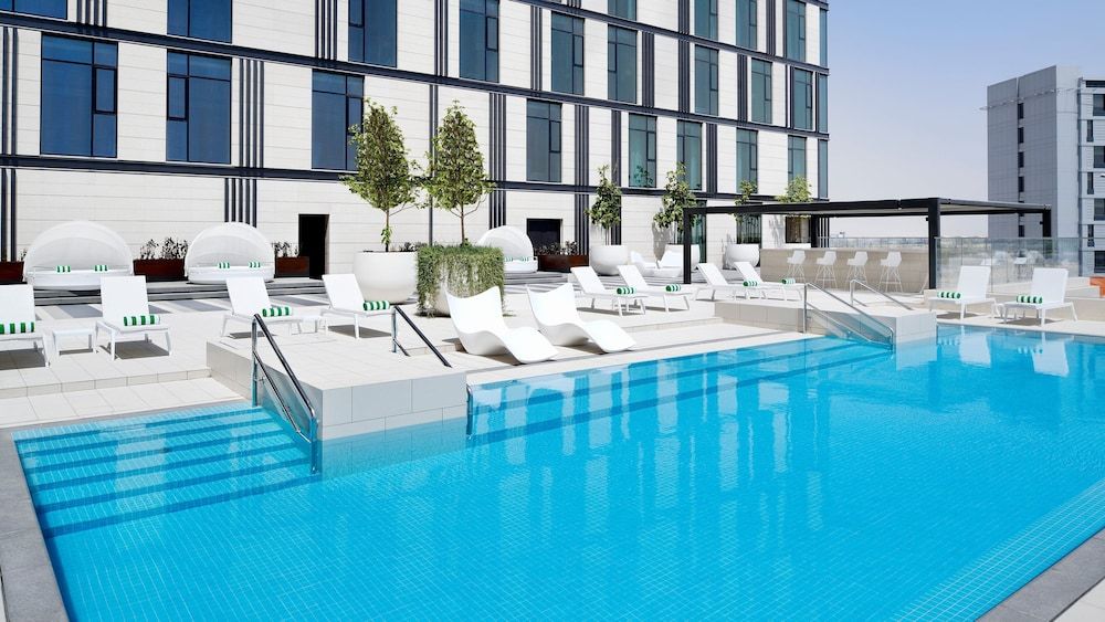 Holiday Inn Dubai Al-Maktoum Airport, an IHG Hotel 4 estrellas en Dubái