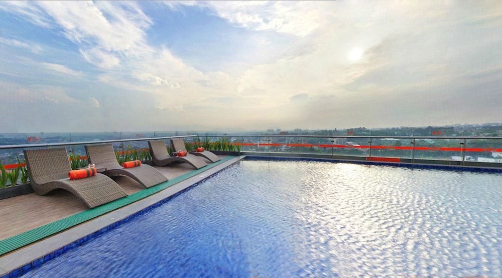 HARRIS Hotel & Conventions Ciumbuleuit - Bandung 1