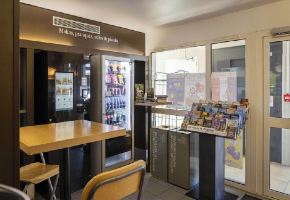 B&B HOTEL Avignon (1) 2