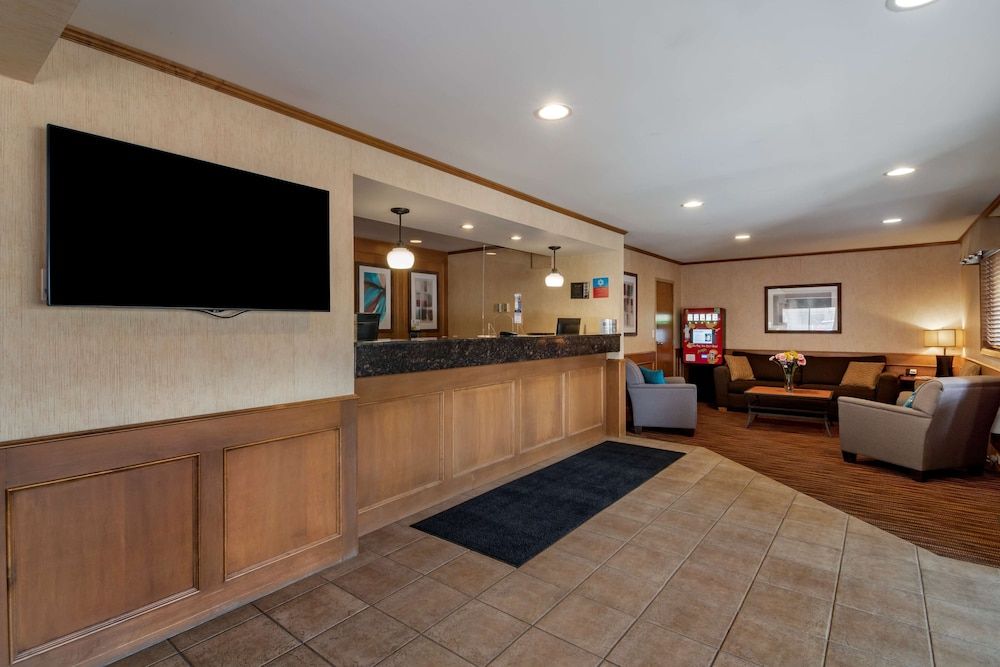 SureStay Plus Hotel By Best Western Salmon Arm 2