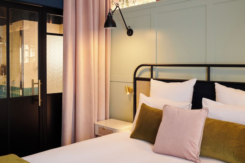 Square Lodge Hotel La Roche Sur Yon - Handwritten Collection 2