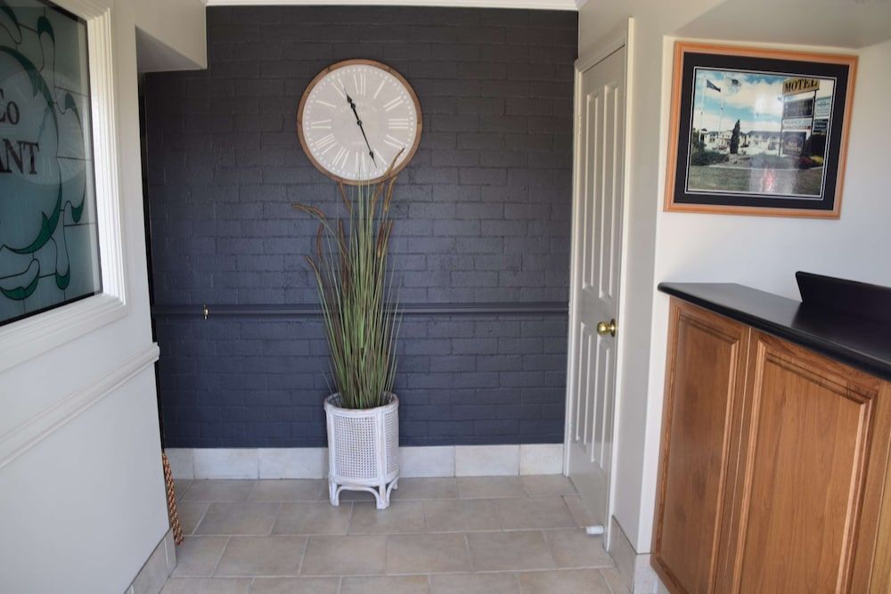 Best Western Coachman's Inn Motel 2