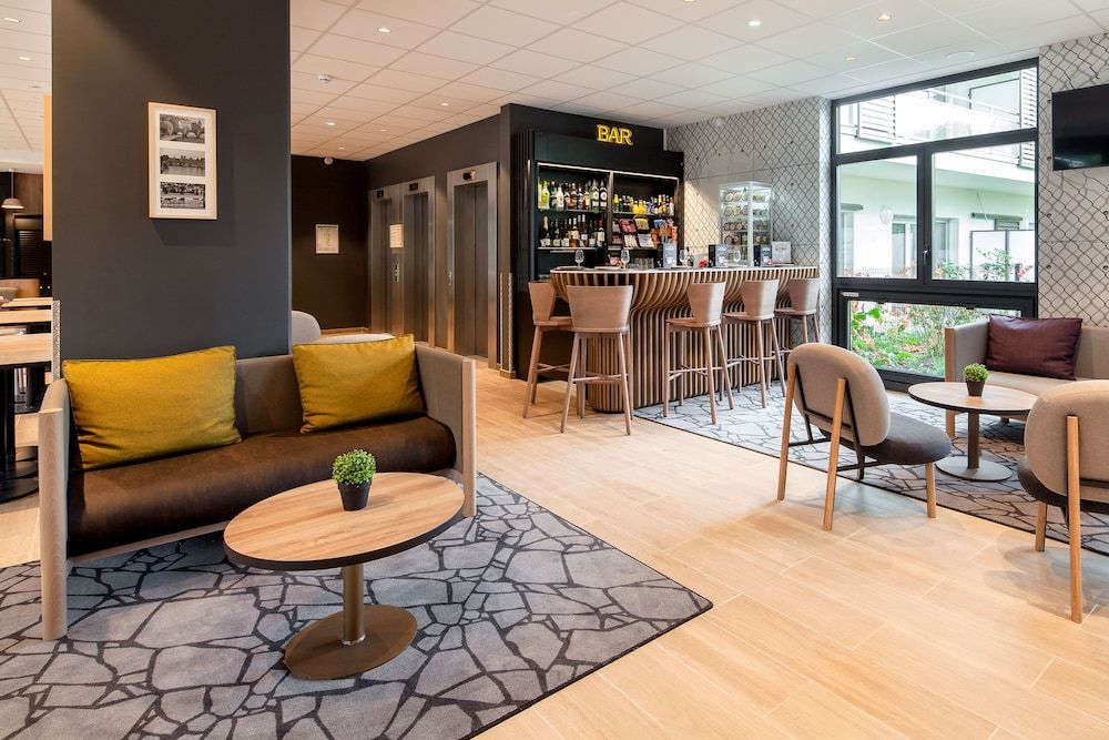 B&B HOTEL Paris Meudon Vélizy 2