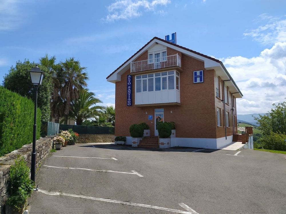 Alto Santiago 2 estrelas em San Vicente de la Barquera