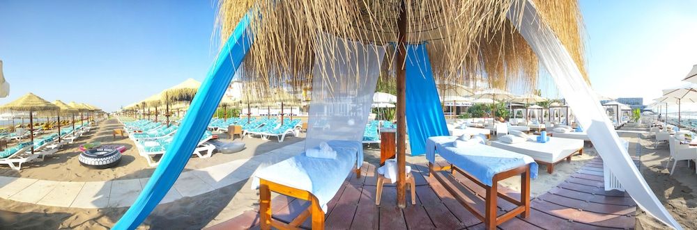 Playa Miguel Beach Club & Aparthotel 1