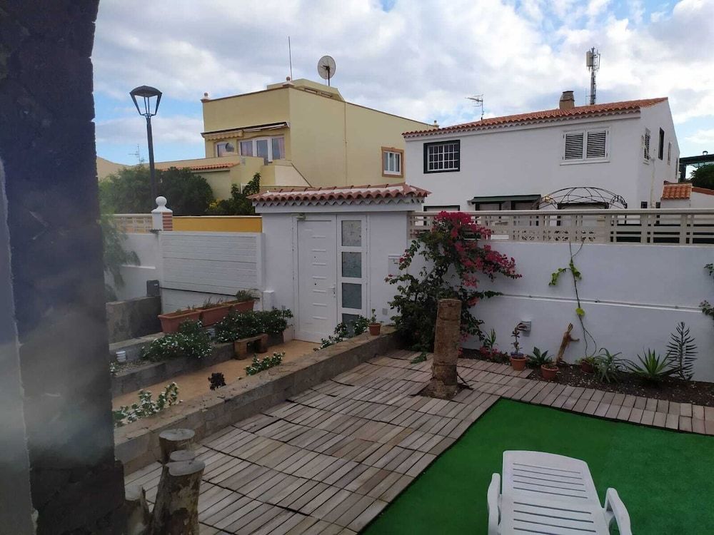 The Blue House -1 estrellas en Arona