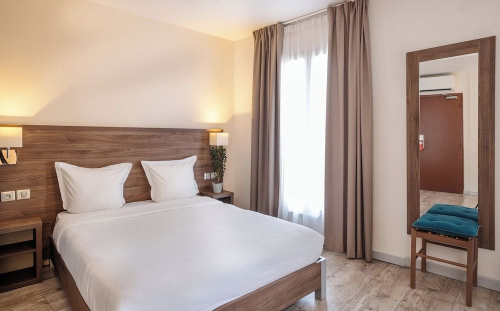 Hotel La Perle Montparnasse 2 étoiles à Paris