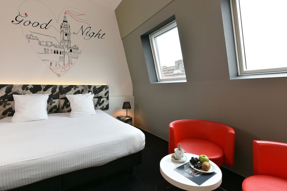 Martin’s Dream Hotel 3