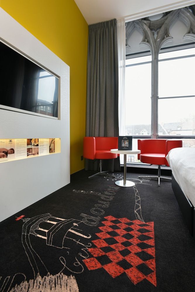 Martin’s Dream Hotel 2