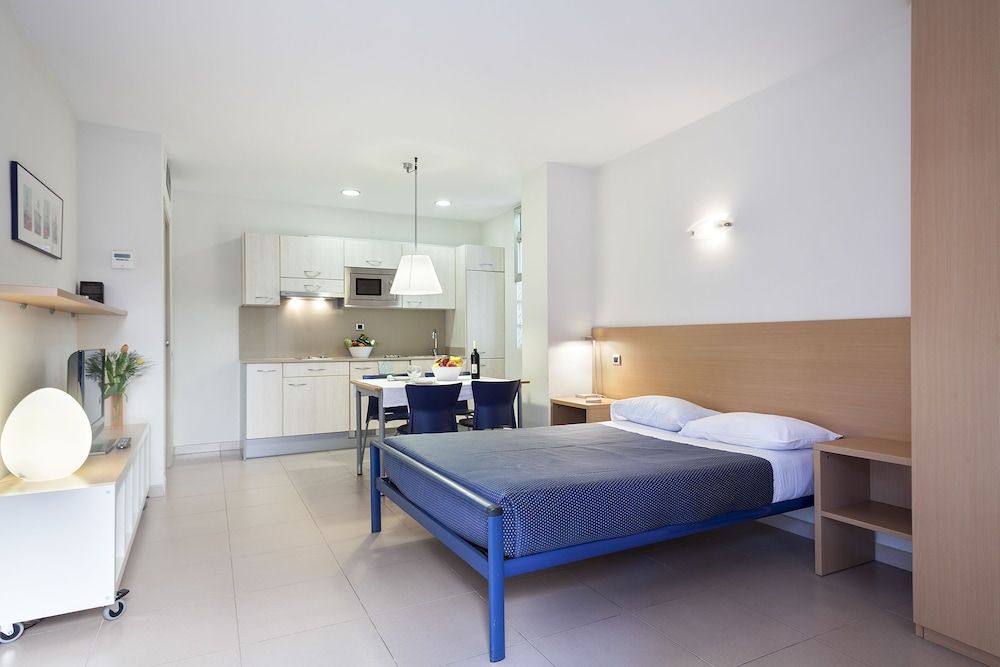 Apartamentos Porta Coeli 3